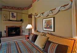One of the cozy rooms available at Canyon Villa B&B Inn of Sedona